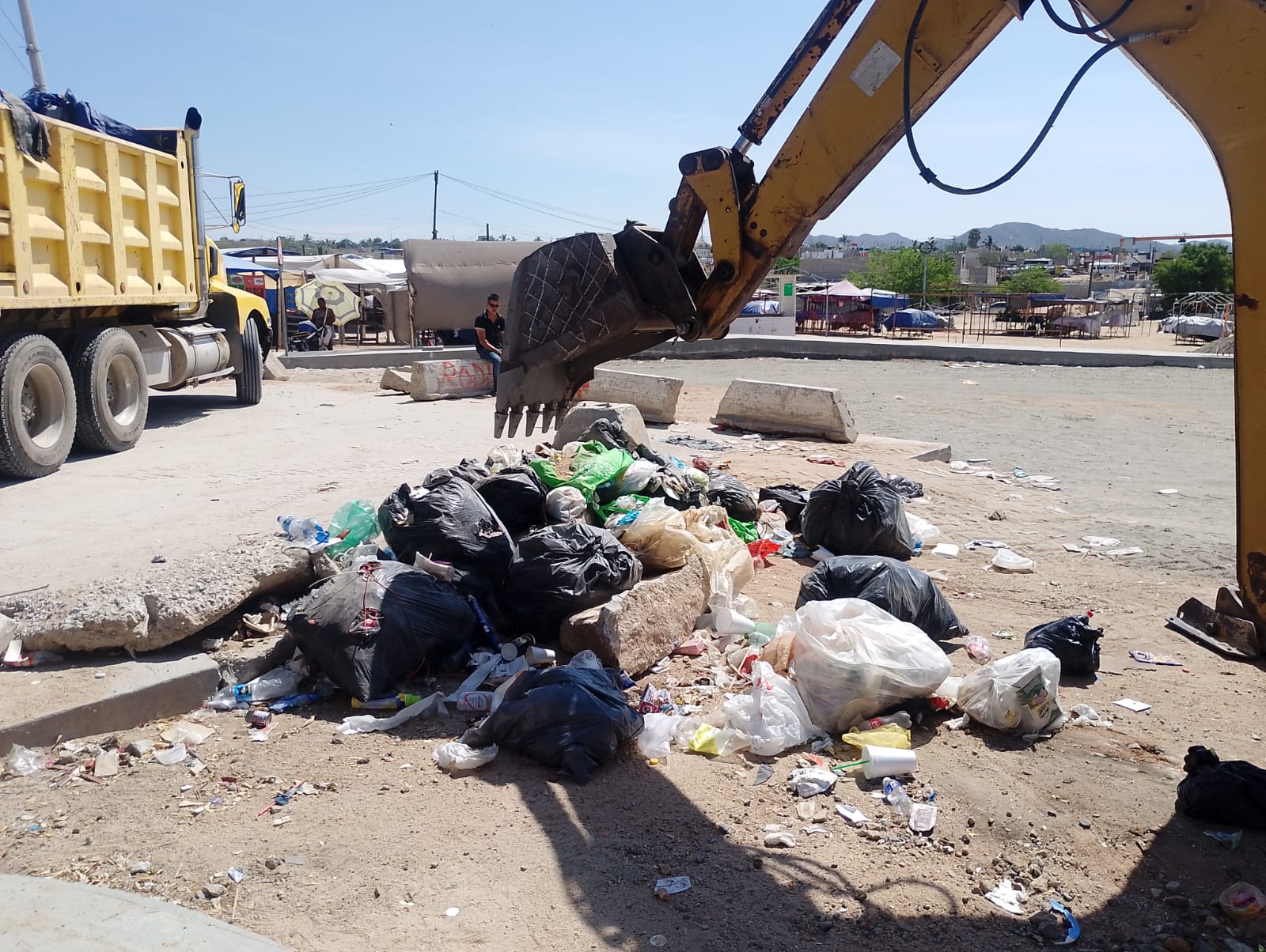 Retiran toneladas de basura en parques de Cabo San Lucas - Las Periodistas